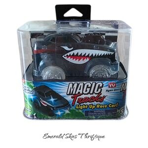 NEW Magic Tracks growler Light Up Race Car – NIB Factory Sealed 2017